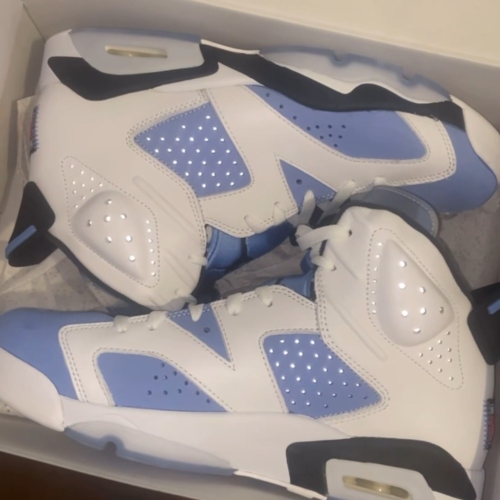 Jordan 6 unc size 10.5 new with original box